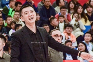 澳客电脑版-杨鸣：疆辽球员动作很干净 新疆球迷很友善 这才是CBA需要的风气